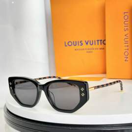 Picture of Louis Vuitton Sunglasses _SKUfw77644223fw